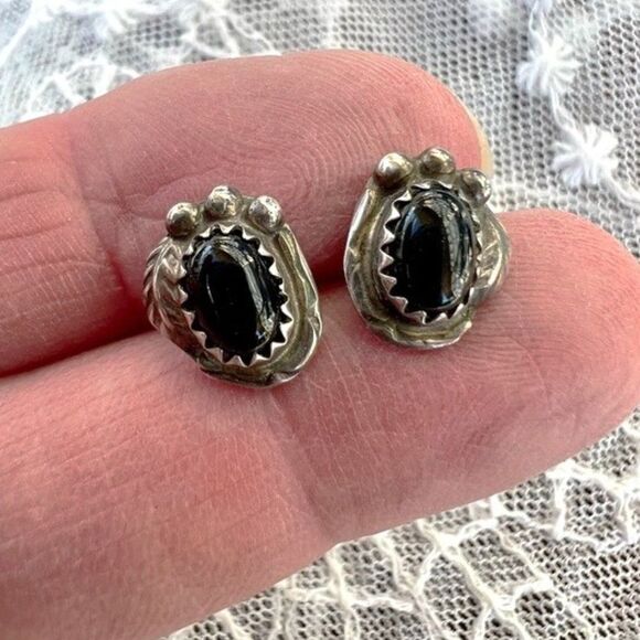 Vintage 70’s Native Black Onyx Post Earrings - Picture 12 of 12